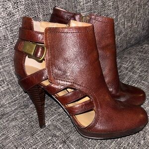 Cognac colored Nine West Ankle boots Size 9